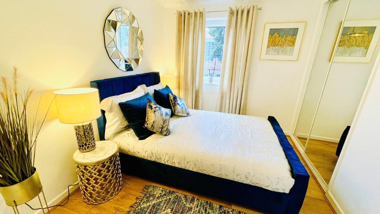Sunshine Place St. Albans Apartment *